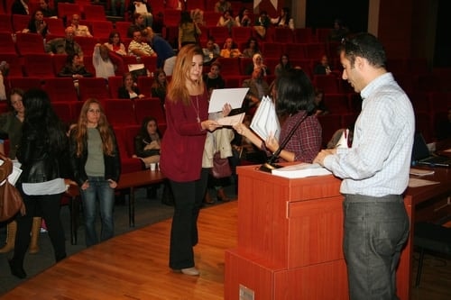 Kadın Hakları Ve Aile İçi Şiddet Konulu Sertifika Programı Devam Ediyor

 - 52