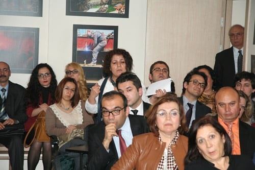 Kamu Avukatlarına Barodan Destek

 - 16