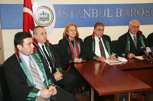 Anayasa Değişiklikleri Hukuk Devletine 
Darbe Niteliğindedir - 2