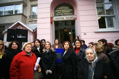Kadına Yönelik Şiddetin Ortadan Kaldırılması İçin  Uluslar Arası Dayanışma Günü
 - 15