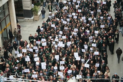 İstanbul Barosu Avukatları Ve Hukukçu Akademisyenler

Demokrasi, Hukuk Devleti Ve Özgürlükler İçin Yürüdü

 - 12