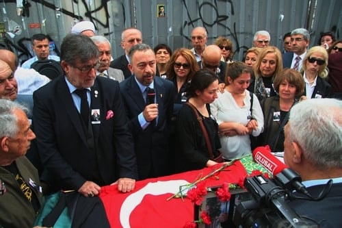 Av. Cengiz Kayıtmazer Son Yolculuğuna Uğurlandı
 - 1