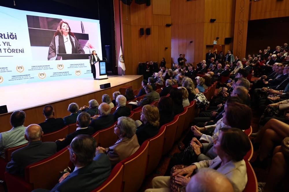 Meslekte 40, 50 ve 60 Yılını Dolduran Meslektaşlarımıza Plaket Verildi - 19