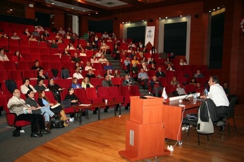 Kadın Hakları Ve Aile İçi Şiddet Konulu Sertifika Programı Devam Ediyor

 - 28