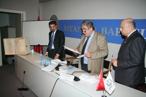 Oylar Eşit Çıkınca Seçim Ertelendi - 25