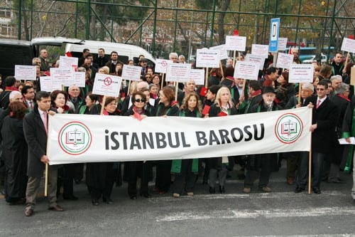 Cübbemize, Vatandaşın Hakkına Ve Hukukuna Sahip Çıkıyoruz! 

Arabuluculuğa Geçit Yok!  - 4