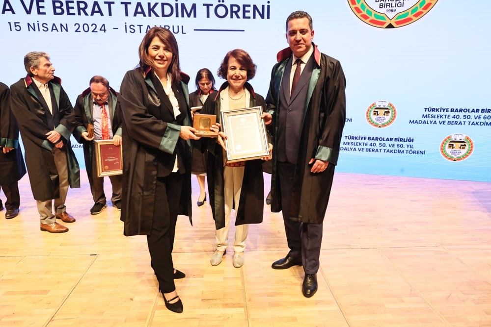 Meslekte 40, 50 ve 60 Yılını Dolduran Meslektaşlarımıza Plaket Verildi - 246