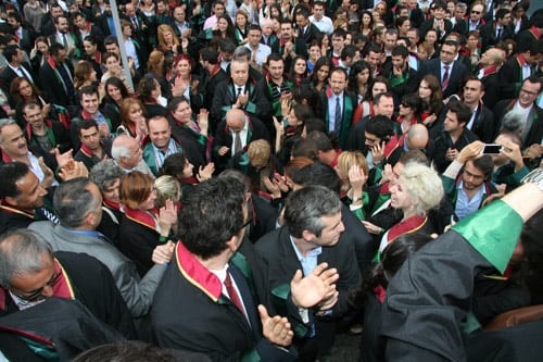 Halka Ve Avukata Yönelik Polis Şiddeti Ve Terörüne Derhal Son Verilmelidir

 - 16