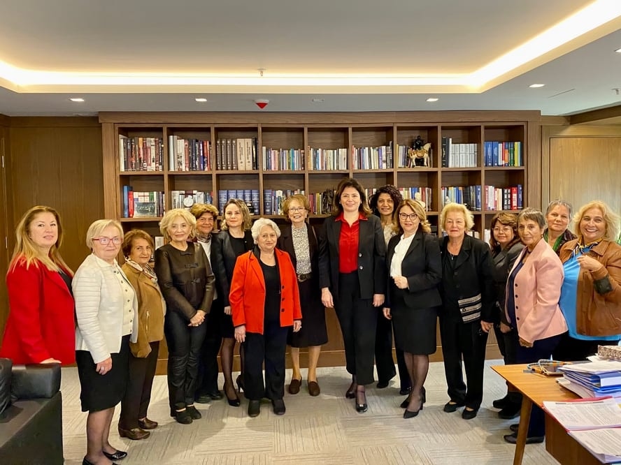 Türk Hukukçu Kadınlar Derneği’nden  Başkanımız Av. Filiz Saraç’a Tebrik Ziyareti - 8