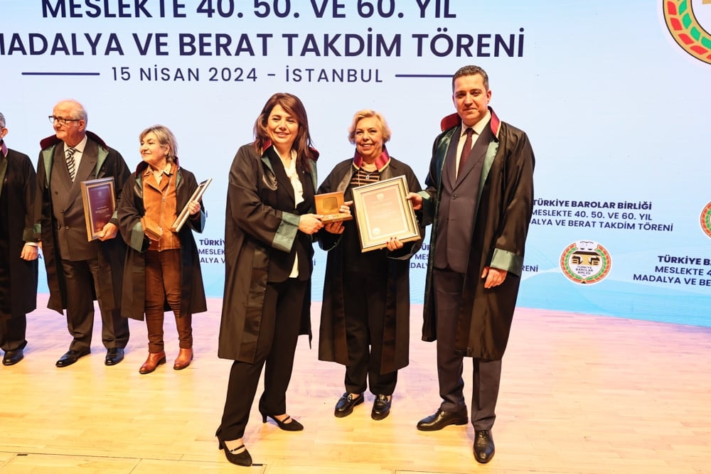 Meslekte 40, 50 ve 60 Yılını Dolduran Meslektaşlarımıza Plaket Verildi - 304