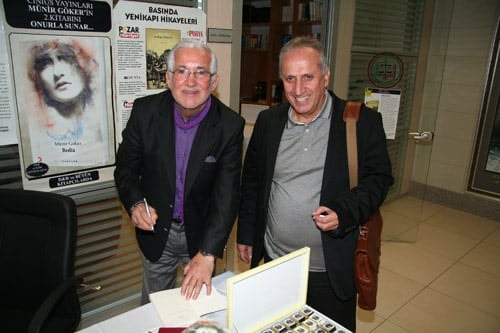 Av. Münir Göker Kitaplarını İmzaladı
 - 21