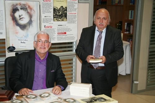 Av. Münir Göker Kitaplarını İmzaladı
 - 20