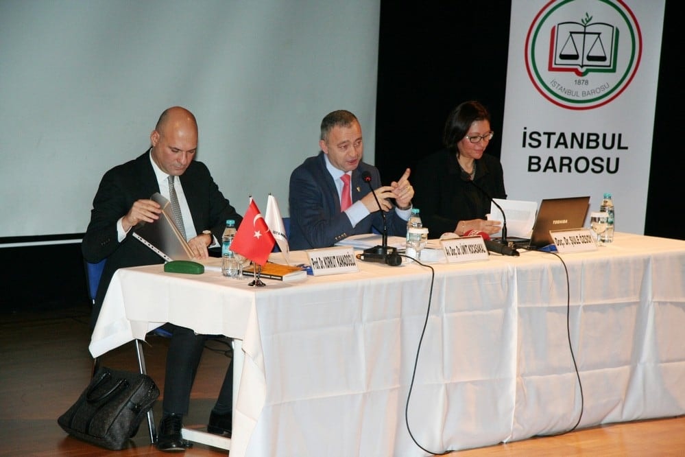 Hukuksal Gerçeklikler Bağlamında Anayasa Değişikliği - 42