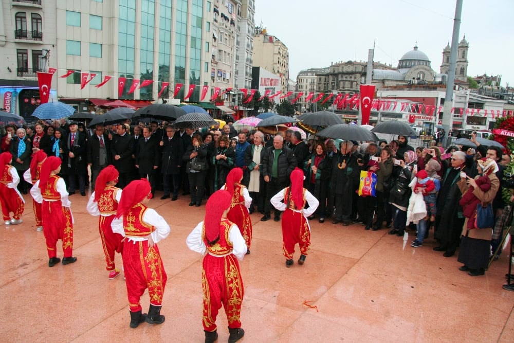 İstanbul Barosu, 23 Nisan Ulusal Egemenlik ve Çocuk Bayramında Taksim Cumhuriyet Anıtındaydı - 14