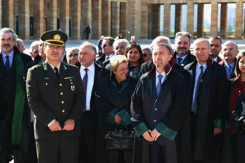 İstanbul Barosu Heyeti Anıtkabir’De Ata’Nın Huzurunda

 - 16