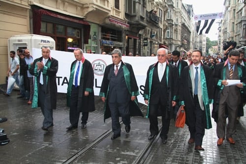 Avukatlardan Cmk’Da Yaşanan Sorunlara Tepki - 21