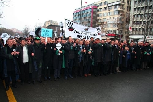 Polis Devleti Değil Hukuk Devleti

 - 77