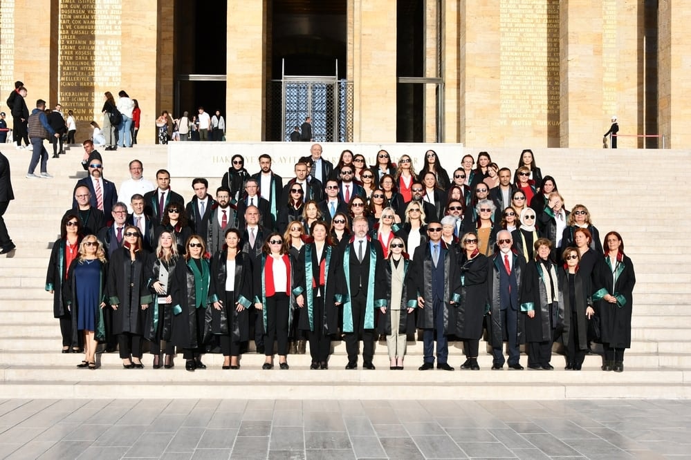 İstanbul Barosu Cumhuriyetimizin 100. Yılında Anıtkabir’de ATAMIZIN Huzurunda