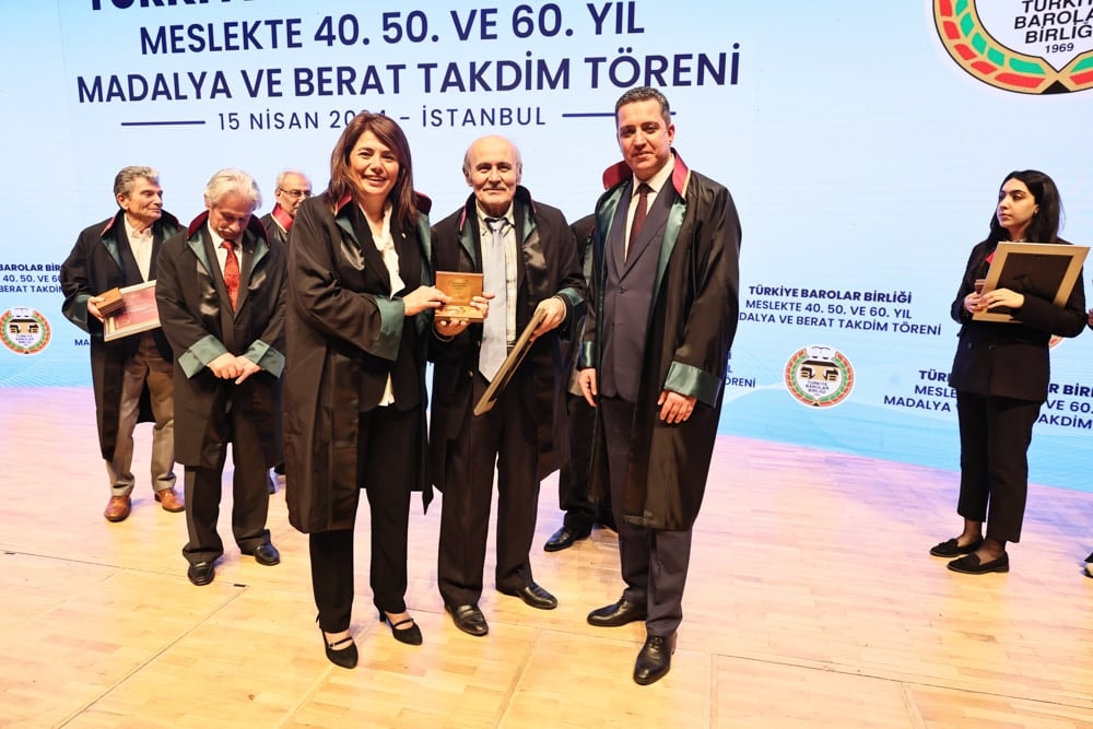 Meslekte 40, 50 ve 60 Yılını Dolduran Meslektaşlarımıza Plaket Verildi - 249