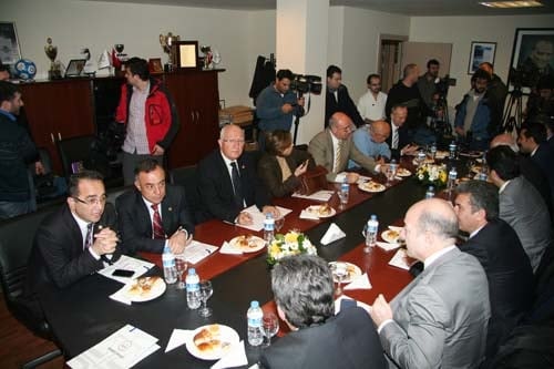 Milletvekillerinden Baroya Destek

 - 25