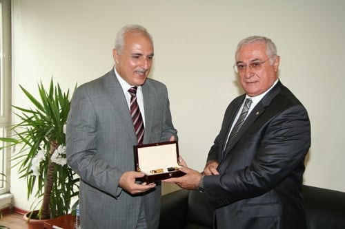 İstanbul Valisi Hüseyin Avni Mutlu İstanbul Barosunu
   Ziyaret Etti
 - 2