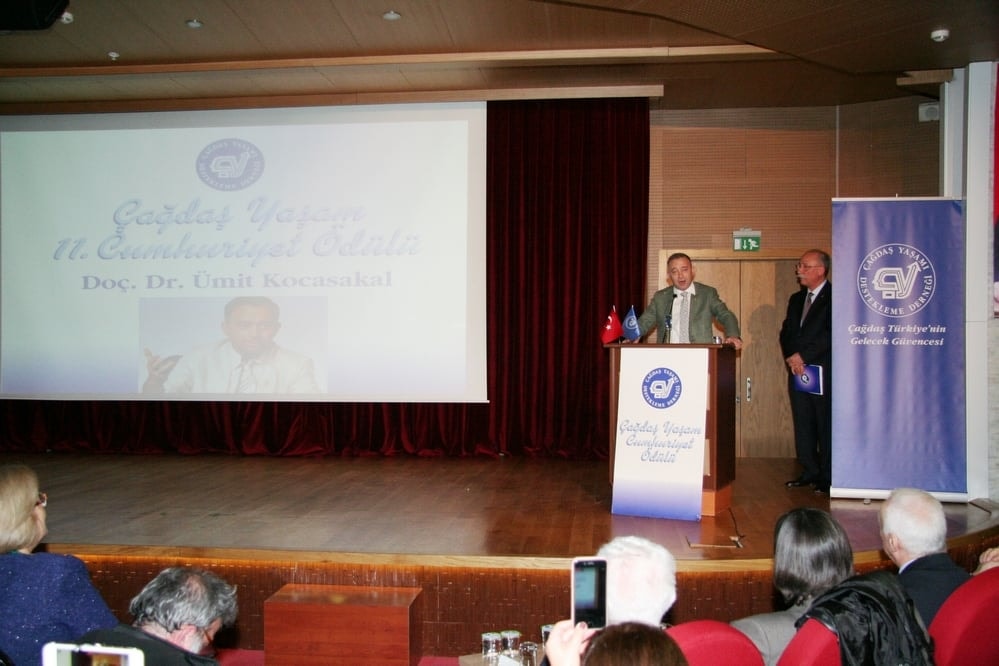 Çağdaş Yaşam Cumhuriyet Ödülü Ümit Kocasakal’a Verildi - 101