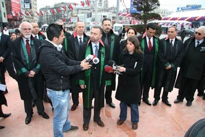 5 Nisan Avukatlar Gününü Kutlamıyoruz

 - 15