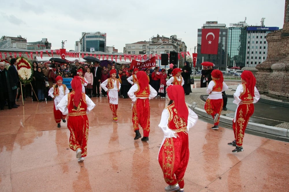 İstanbul Barosu, 23 Nisan Ulusal Egemenlik ve Çocuk Bayramında Taksim Cumhuriyet Anıtındaydı - 12
