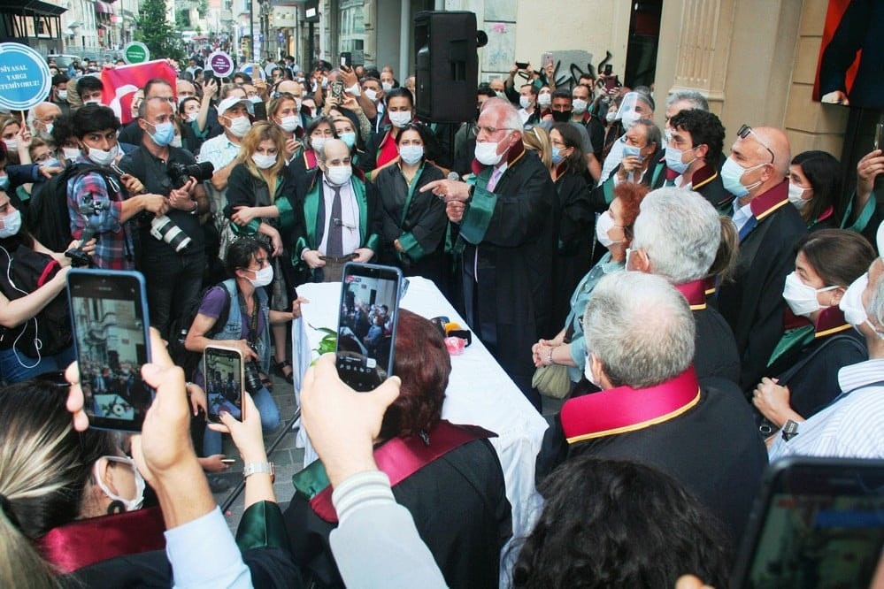 Biz Bu Ülkeyi Hukuk Devleti Yapmak İçin Varız - 16