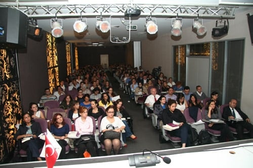 Kadın Hakları Ve Aile İçi Şiddet Konulu Sertifika Programı Devam Ediyor

 - 17