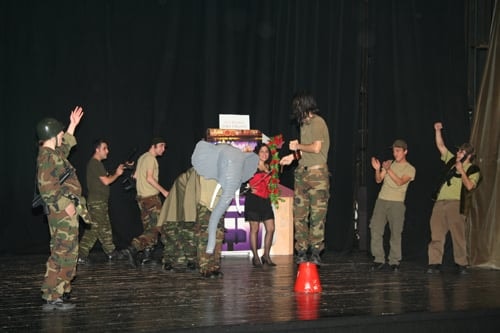 Adam Adamdır

 - 11