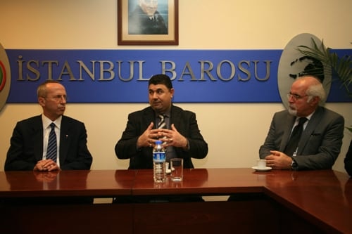 Irak Hukukçular Birliği Başkanı Istanbul Barosunu Ziyaret Etti
 - 1