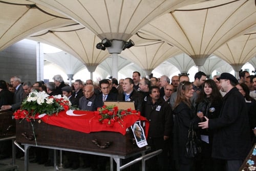 Halit Çelenk’İ Kaybettik

 - 1