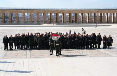 İstanbul Barosu Heyeti Anıtkabir’De Ata’Nın Huzurunda

 - 17