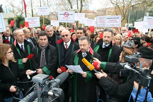 Cübbemize, Vatandaşın Hakkına Ve Hukukuna Sahip Çıkıyoruz! 

Arabuluculuğa Geçit Yok!  - 9