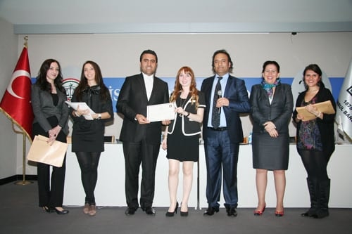 21. Dönem Hukuk İngilizcesi Ve Terminolojisi Derslerini Tamamlayanlara Katılım Belgeleri Verildi
 - 13