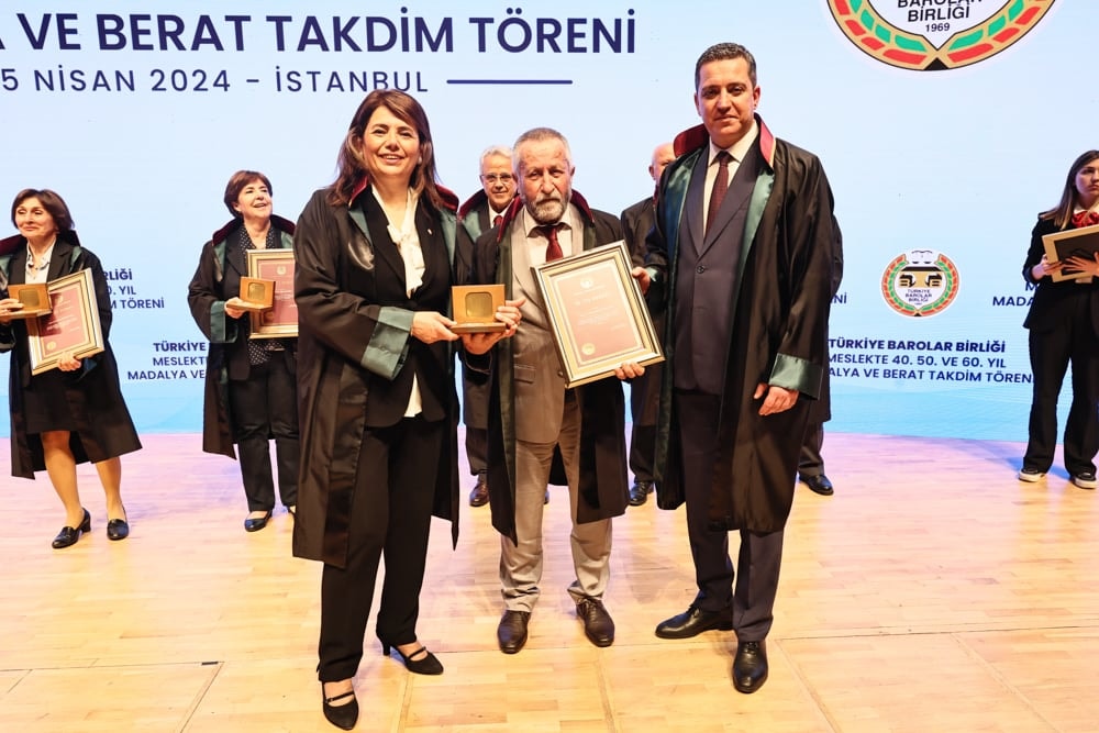 Meslekte 40, 50 ve 60 Yılını Dolduran Meslektaşlarımıza Plaket Verildi - 276