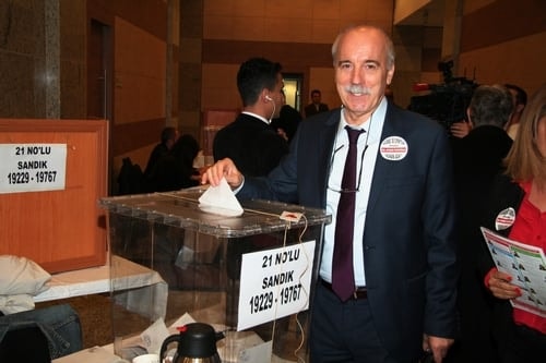 Ümit Kocasakal İstanbul Barosu Başkanlığına Yeniden Seçildi 

 - 218