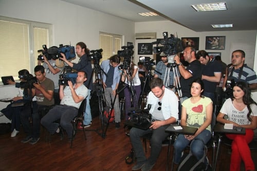 Halka Karşı Şiddet Kabul Edilemez

 - 2