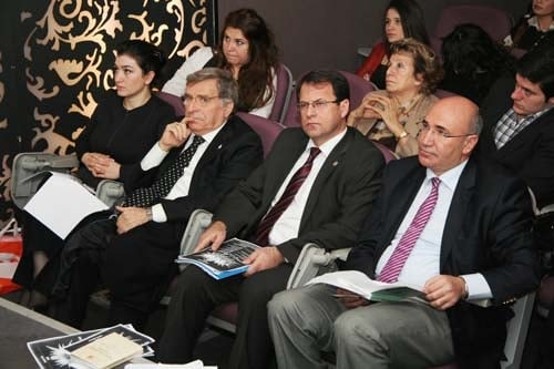 İstanbul Barosu Dış İlişkiler Merkezi Tarafından Düzenlenen
“Sınırlar Ve Sığınmacılar: Bir Suriye Örneği “ Konulu Toplantı Yapıldı - 25