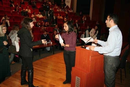 Kadın Hakları Ve Aile İçi Şiddet Konulu Sertifika Programı Devam Ediyor

 - 50