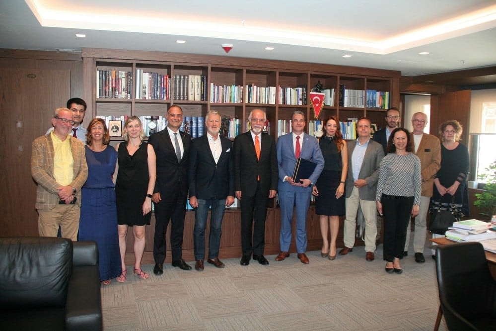Rotterdam Barosu Başkanı Peter Hanenberg ve beraberindeki heyet ile Fransa Barolar Birliği temsilcileri İstanbul Barosu’nu ziyaret etti - 6