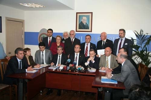 Milletvekillerinden Baroya Destek

 - 6