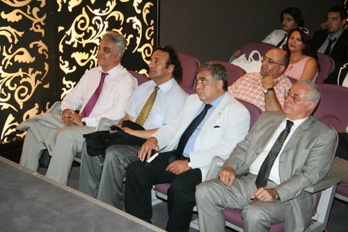 İngilizce Derslerini Tamamlayan
Katılımcılara Belgeleri Verildi - 14