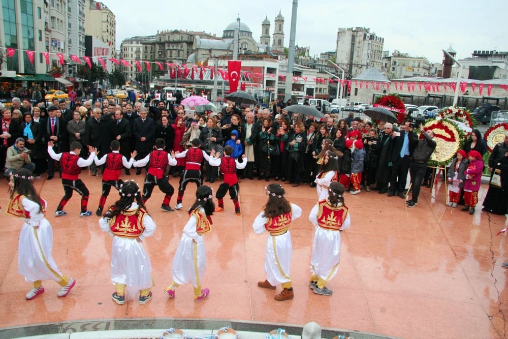 İstanbul Barosu, 23 Nisan Ulusal Egemenlik ve Çocuk Bayramında Taksim Cumhuriyet Anıtındaydı - 38