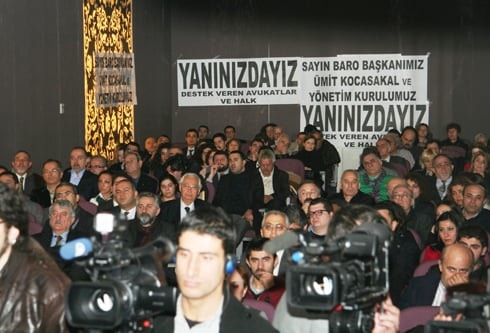 Baroya Karşı Hukuksuzlukların, Sindirme Ve Yıldırma Girişimlerinin Yoğunlaşması Üzerine İstanbul Barosu Yönetim Kurulu Olağanüstü Genel Kurul Kararı Aldı
 - 39