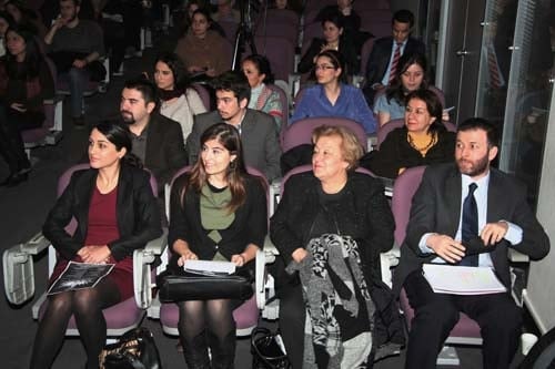 İstanbul Barosu Dış İlişkiler Merkezi Tarafından Düzenlenen
“Sınırlar Ve Sığınmacılar: Bir Suriye Örneği “ Konulu Toplantı Yapıldı - 36