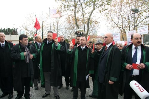 Cübbemize, Vatandaşın Hakkına Ve Hukukuna Sahip Çıkıyoruz! 

Arabuluculuğa Geçit Yok!  - 7