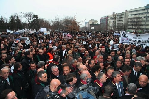Polis Devleti Değil Hukuk Devleti

 - 86