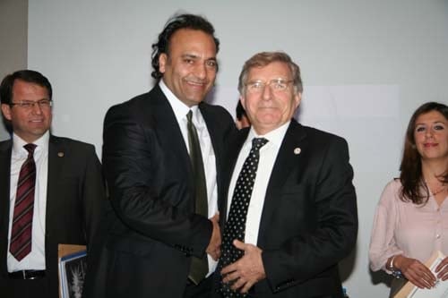 İstanbul Barosu Dış İlişkiler Merkezi Tarafından Düzenlenen
“Sınırlar Ve Sığınmacılar: Bir Suriye Örneği “ Konulu Toplantı Yapıldı - 110